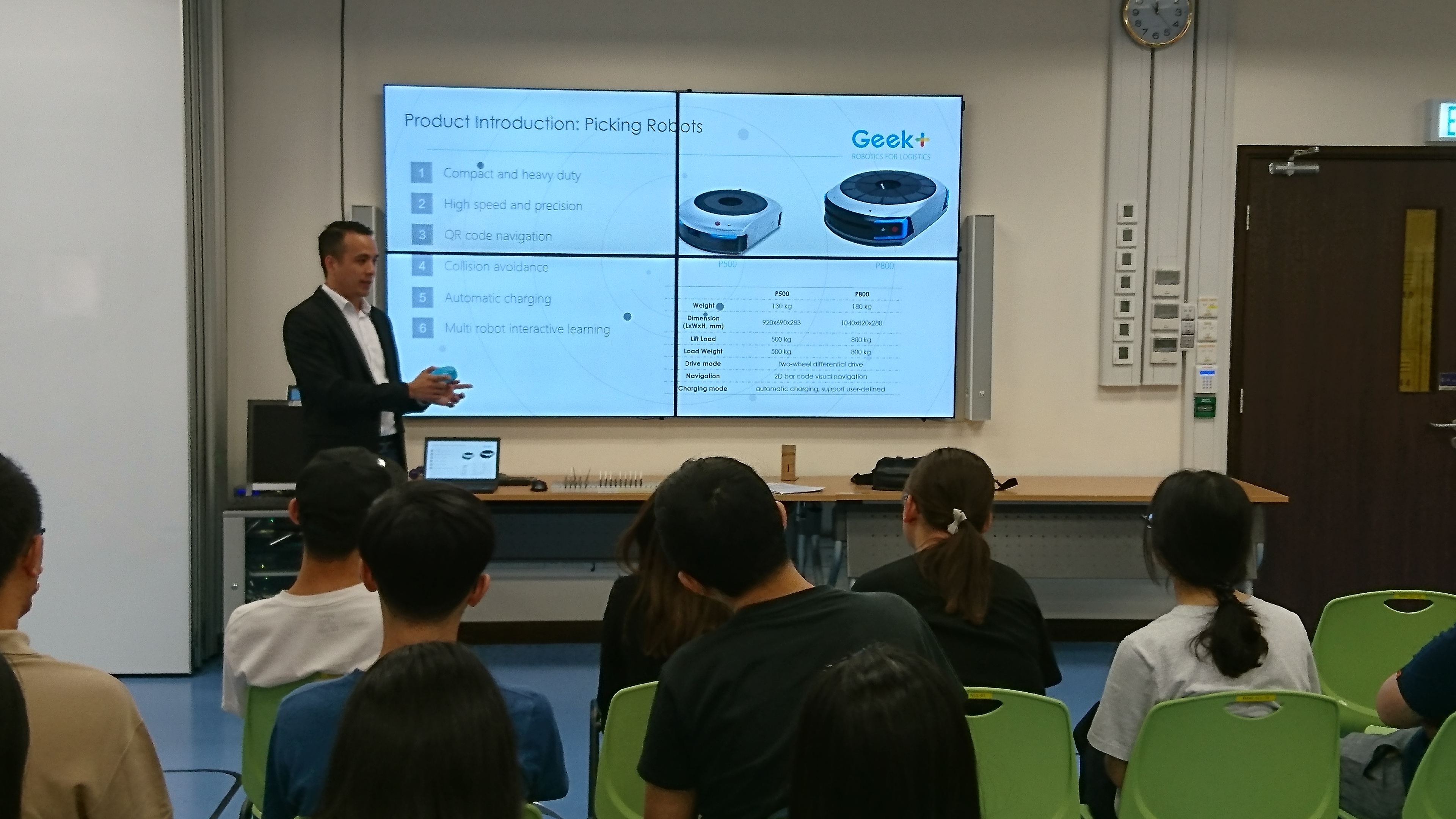 Mr. Li Fung, General Manager at GeekPlus (Hong Kong) International Limited, is giving an industrial talk to students