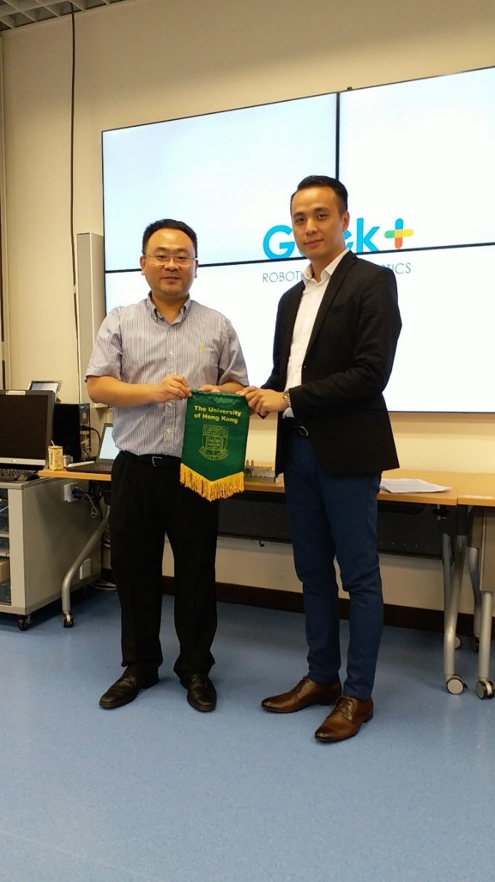 Mr. Li Fung is presenting sourvenir to Dr. HH Cheung